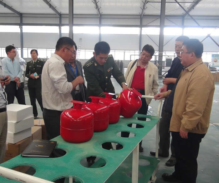 督导组一行认真查看悬挂式干粉365BET导航_365比分网_微软365企业版
装置等消防产品生产情况