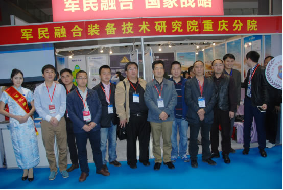 图6 国泰科技总经理(左6)与装备技术研究院重庆分院工作人员合影