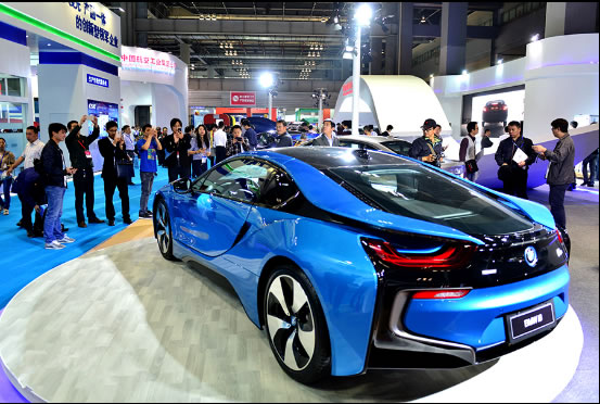 图9 高科技成果展示-宝马 I8 超级混合动力汽车