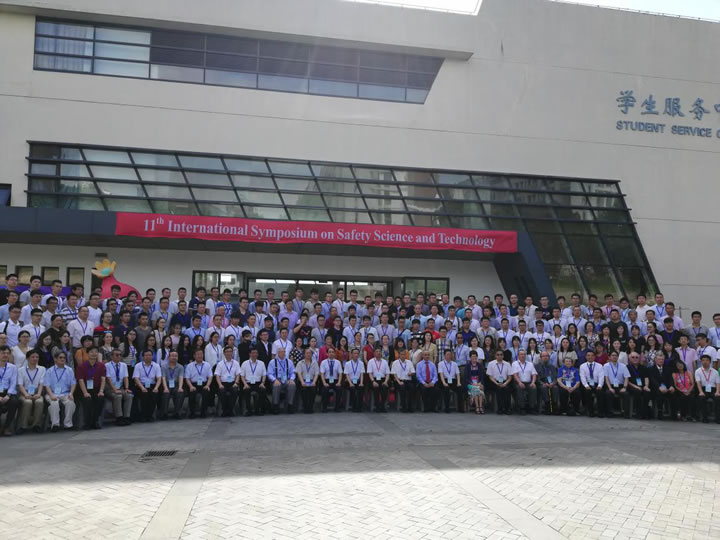 图3 与会人员了解国泰科技超细干粉365BET导航_365比分网_微软365企业版
剂产品
